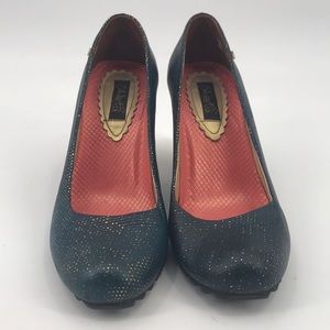 Culeka teal pumps.